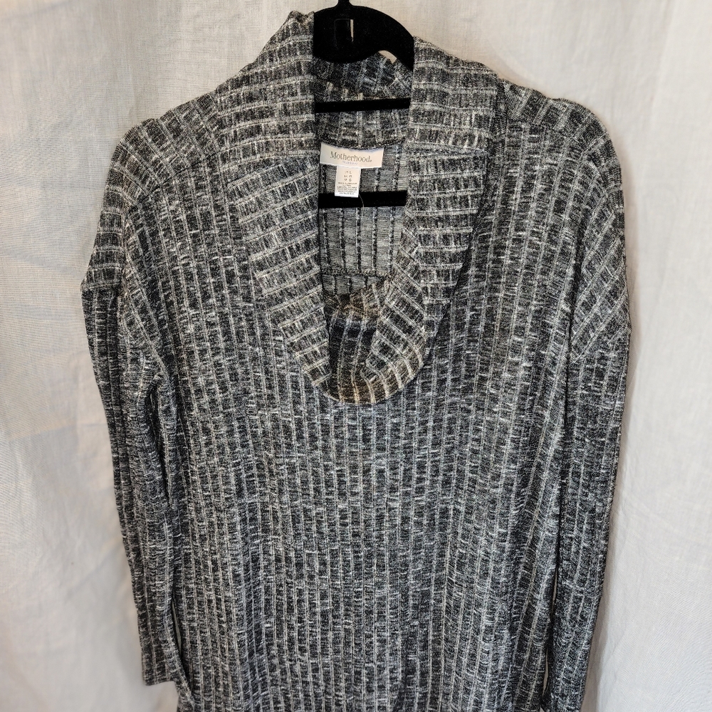 Long sleeve side split nursing top